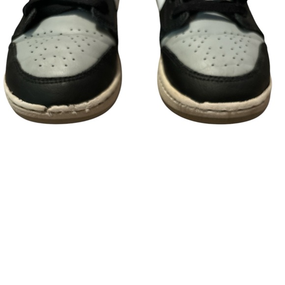 NIKE AIR JORDAN 1 RETRO LOW SMOKE GREY Sneakers - Picture 4 of 8